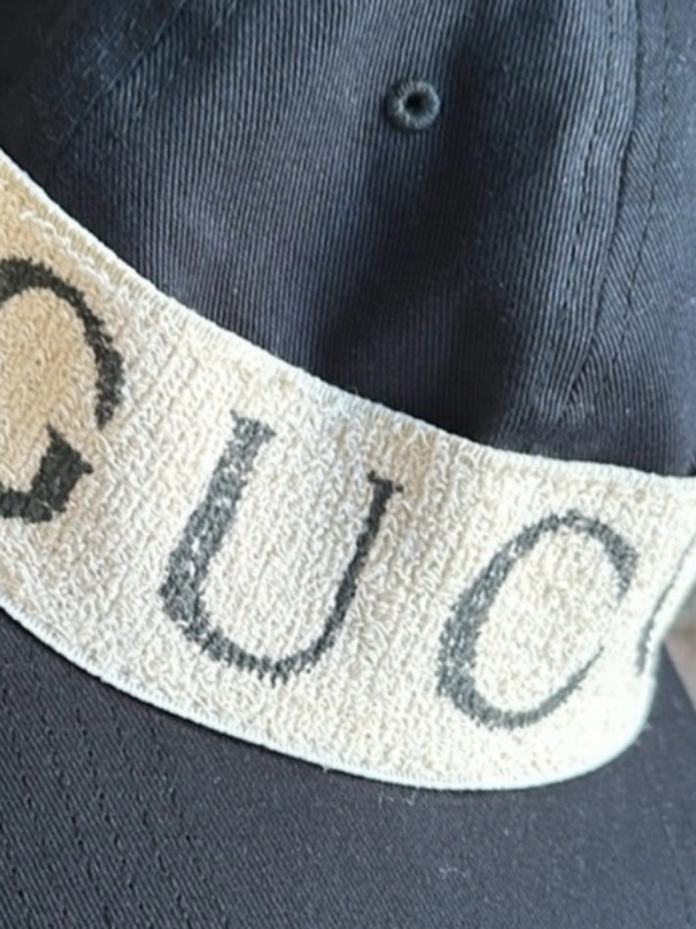 Gucci women black baseball cap NWT and gucci bag - Picture 2 of 3